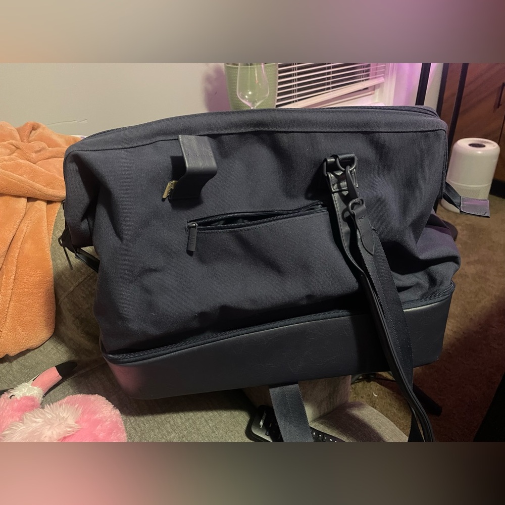 BEIS weekender travel bag! Great shape. Needs the straps re-sewn.